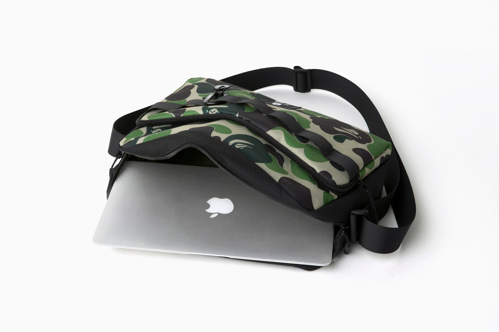 BAPE e-Mook Shoulder Bag & Keychain & Magazine Set (AW21)-PLUS
